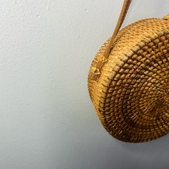 NWT Hand Woven Guatemalan Rattan Tan Wicker Straw Basket Beach Crossbody Purse - Picture 6 of 9